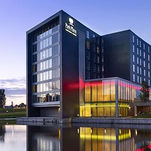 Otel Park Plaza Amsterdam Airport, Lijnden